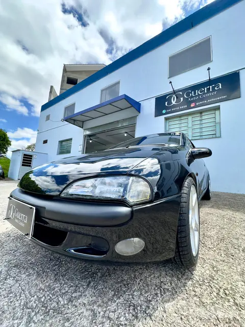 Carro em frente à oficina Guerra Auto Center em Caxias do Sul
